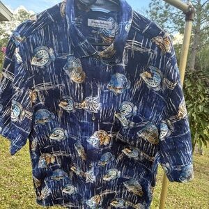 🕑 Men’s TOMMY BAHAMAS Silk Button Down Shirt fish print